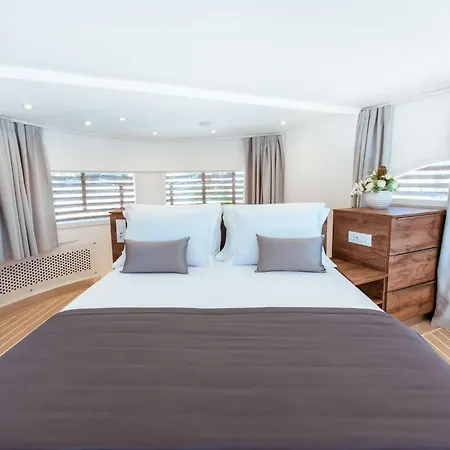 Ботель Luxury Floating - *