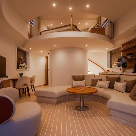 Luxury Floating -