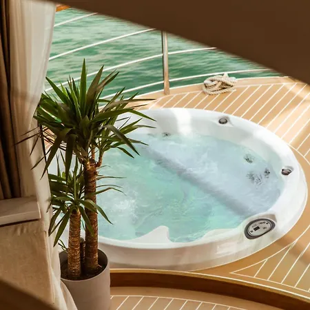 Luxury Floating - *