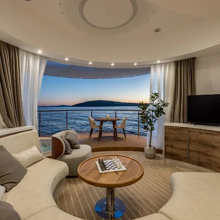 Luxury Floating - Botel