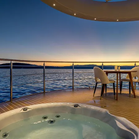 Luxury Floating - * Split
