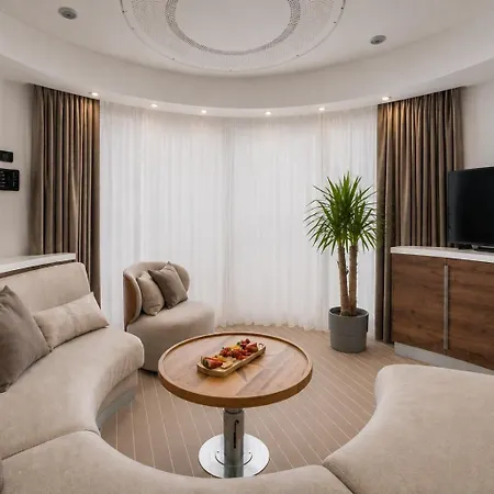 Botel Luxury Floating - *