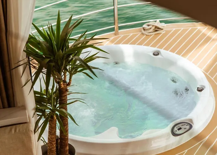 Luxury Floating - *