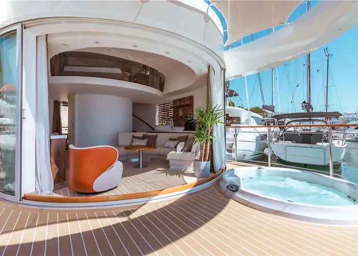 Botel Luxury Floating -